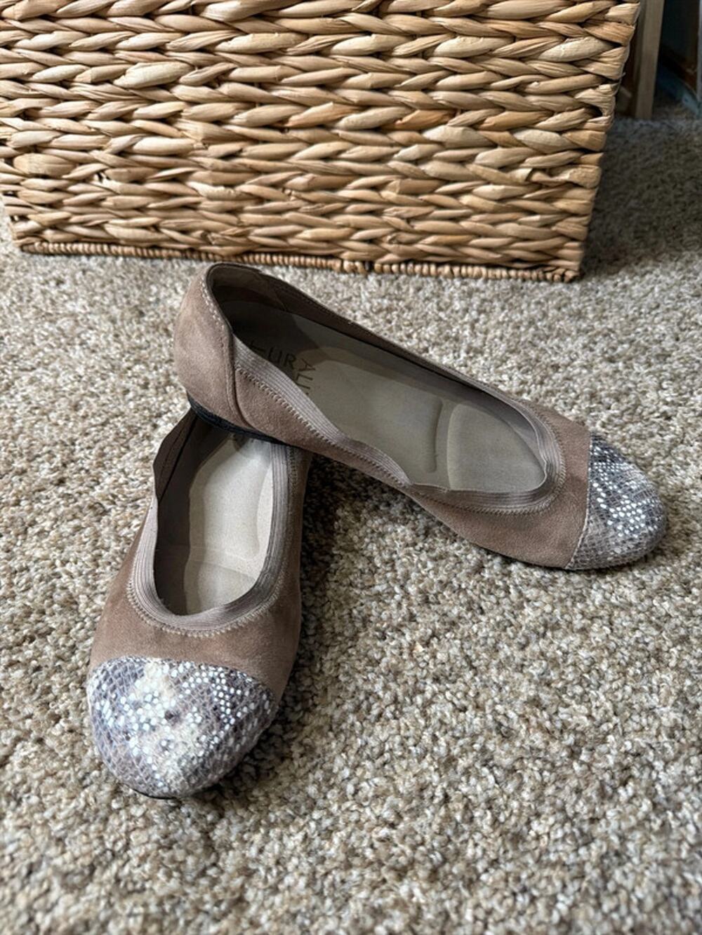 Naturalizer suede ballet flats 6.5 417